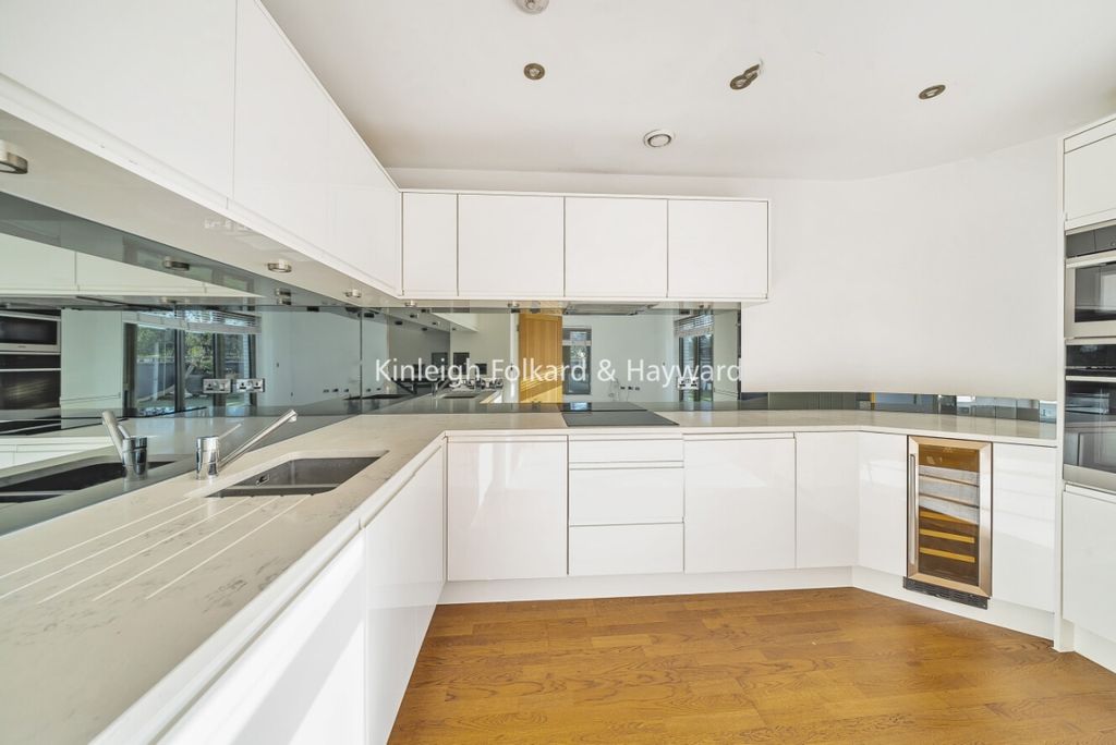 Property photo 2 of 16 Kitchen
