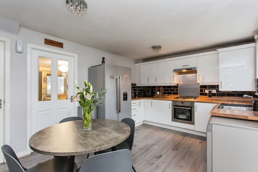 Property photo 3 of 17 Pbox-Img.Jpg