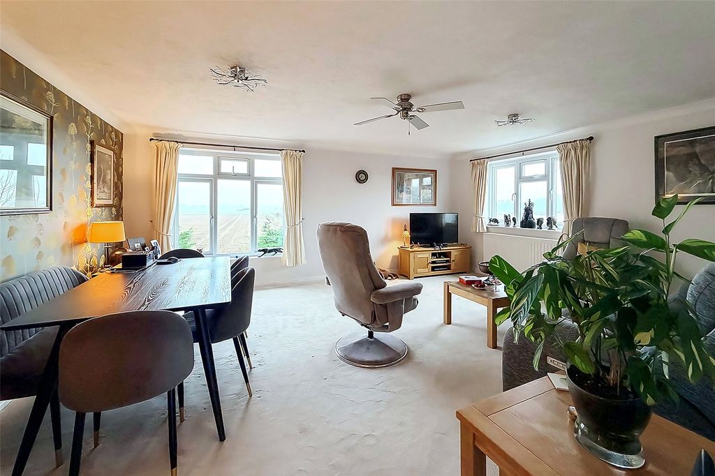 Property photo 2 of 20 Picture No. 37