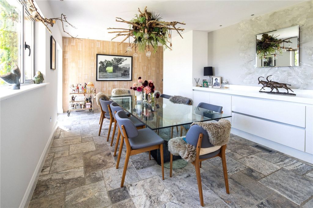 Property photo 3 of 20 Dining Area