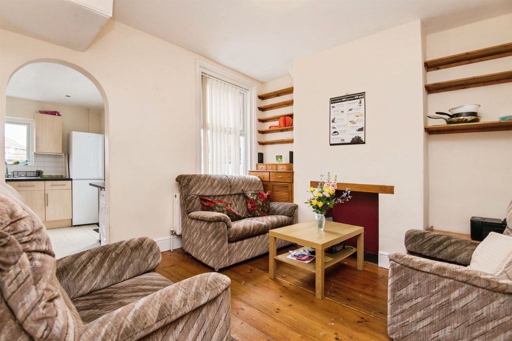 Property photo 3 of 17