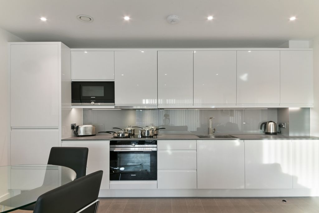 Property photo 3 of 7 Kitchen