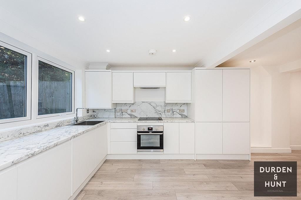 Property photo 2 of 21 Wroths Path