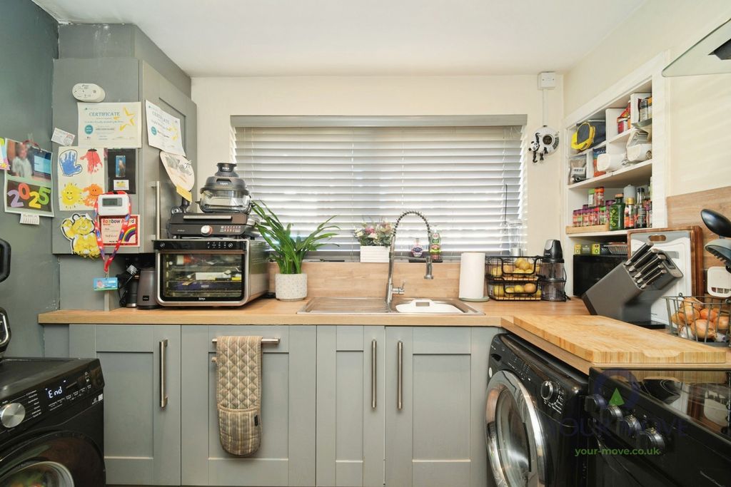 Property photo 3 of 11 Pbox-Img.Jpg