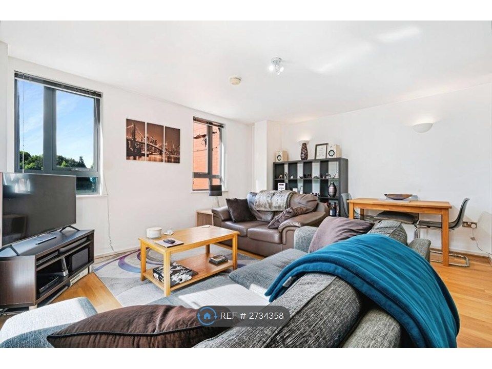 Property photo 3 of 11 Livingroom