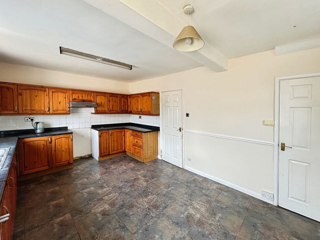 Property photo 3 of 12 Kitchen/Dining Room