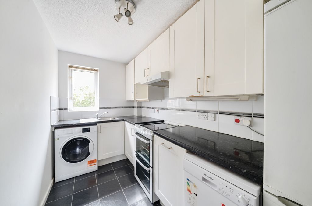 Property photo 3 of 10 1336866-14-689A21...