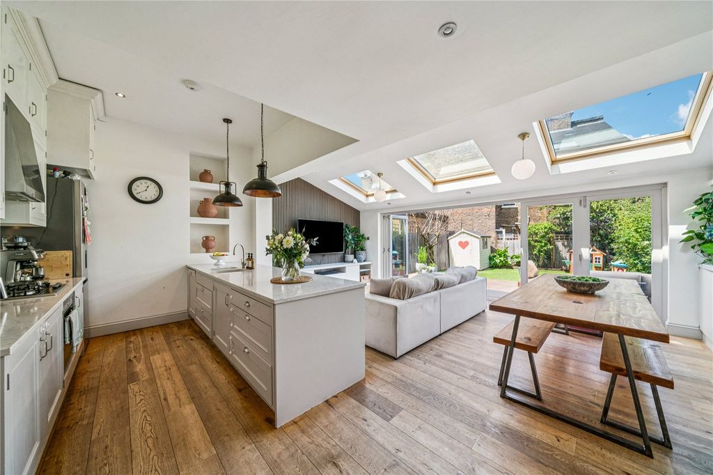 Property photo 1 of 13 Kitchen/Reception