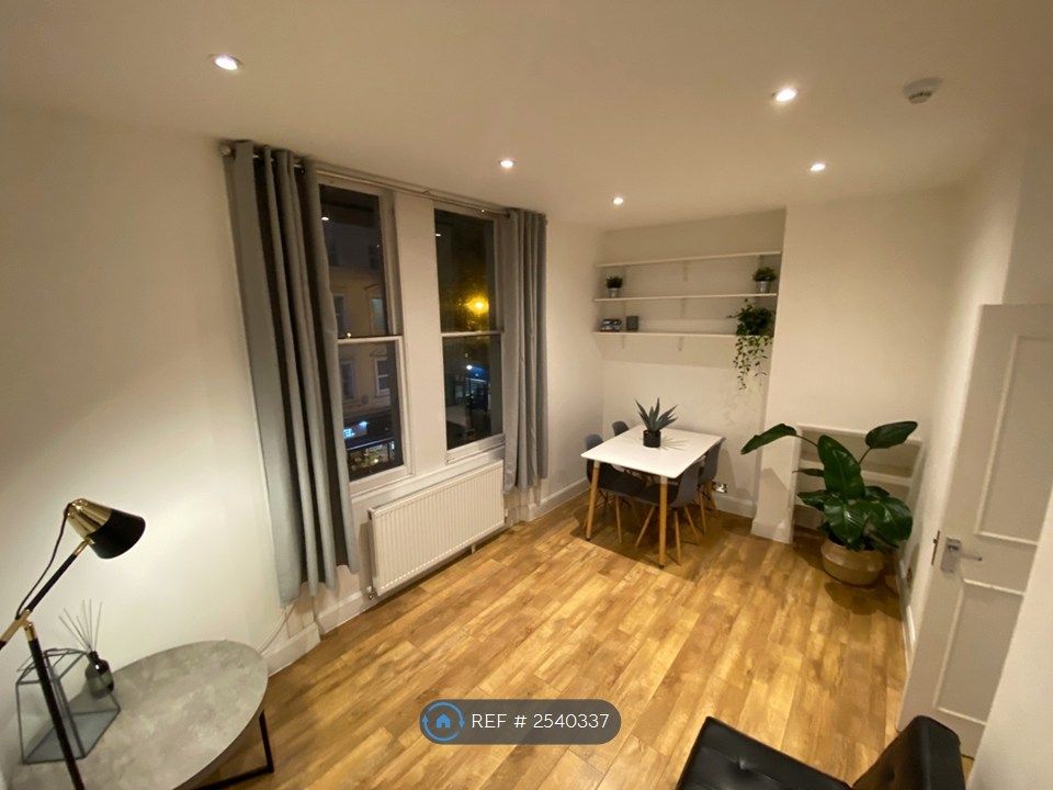 Property photo 1 of 10 Living Space