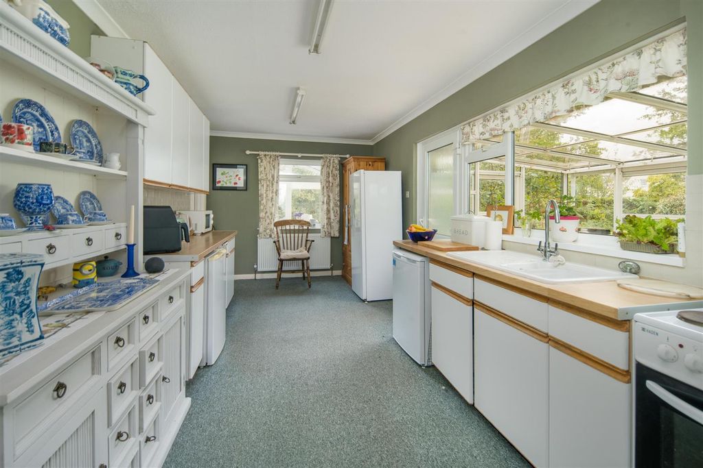 Property photo 3 of 16 Kitchen