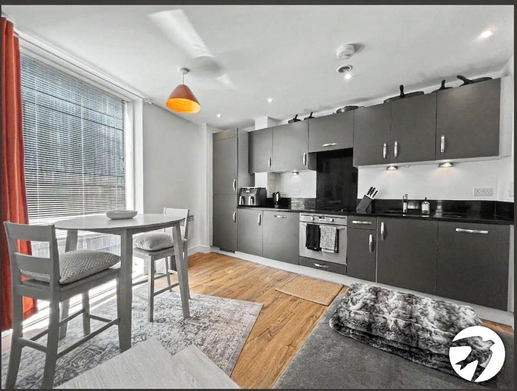 Property photo 1 of 12 Lounge