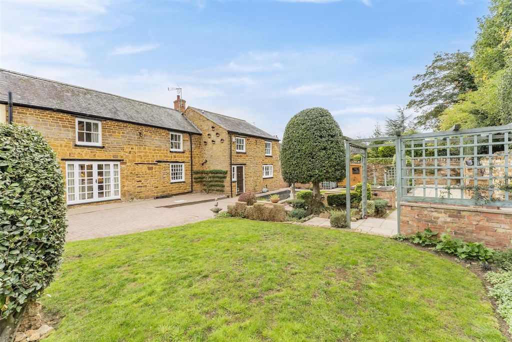 Property photo 2 of 37 Garden