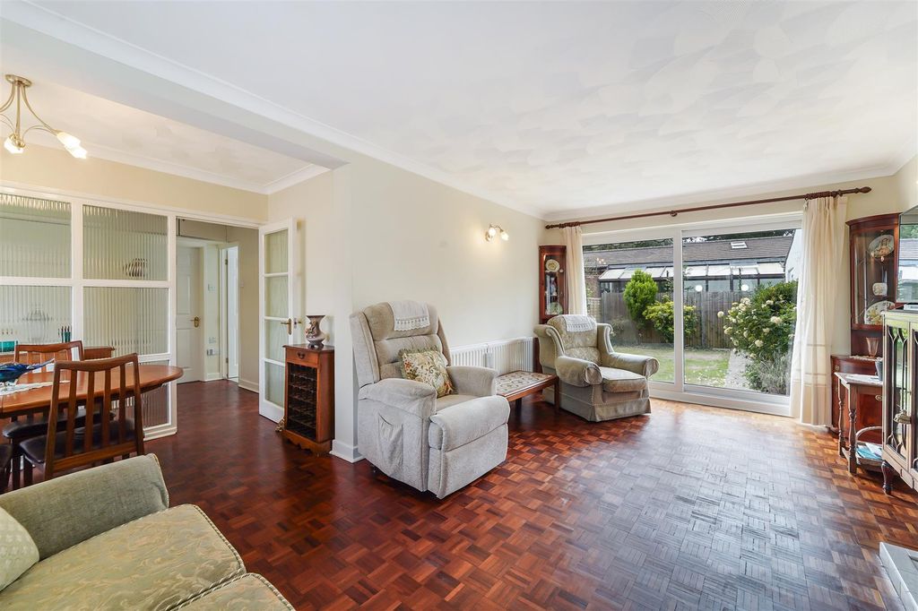 Property photo 2 of 17 Courtlands Crescent, 10 (14).Jpg