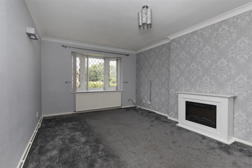 Property photo 1 of 22 Living Room