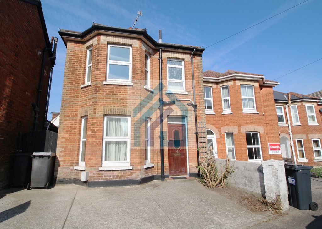 Property photo 1 of 10 2 Trafalgar - Front