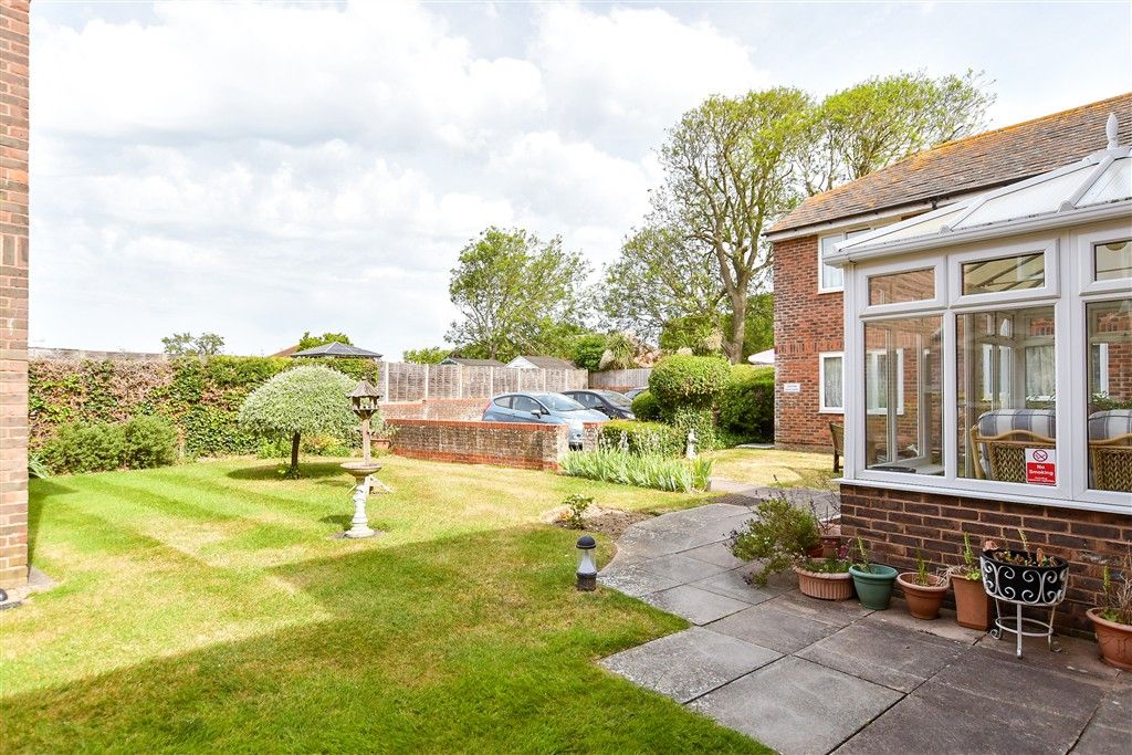 Property photo 2 of 14 Communal Gardens
