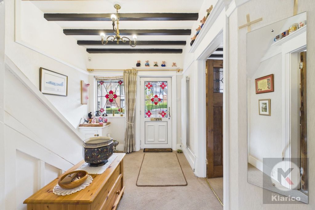 Property photo 3 of 19 Hall