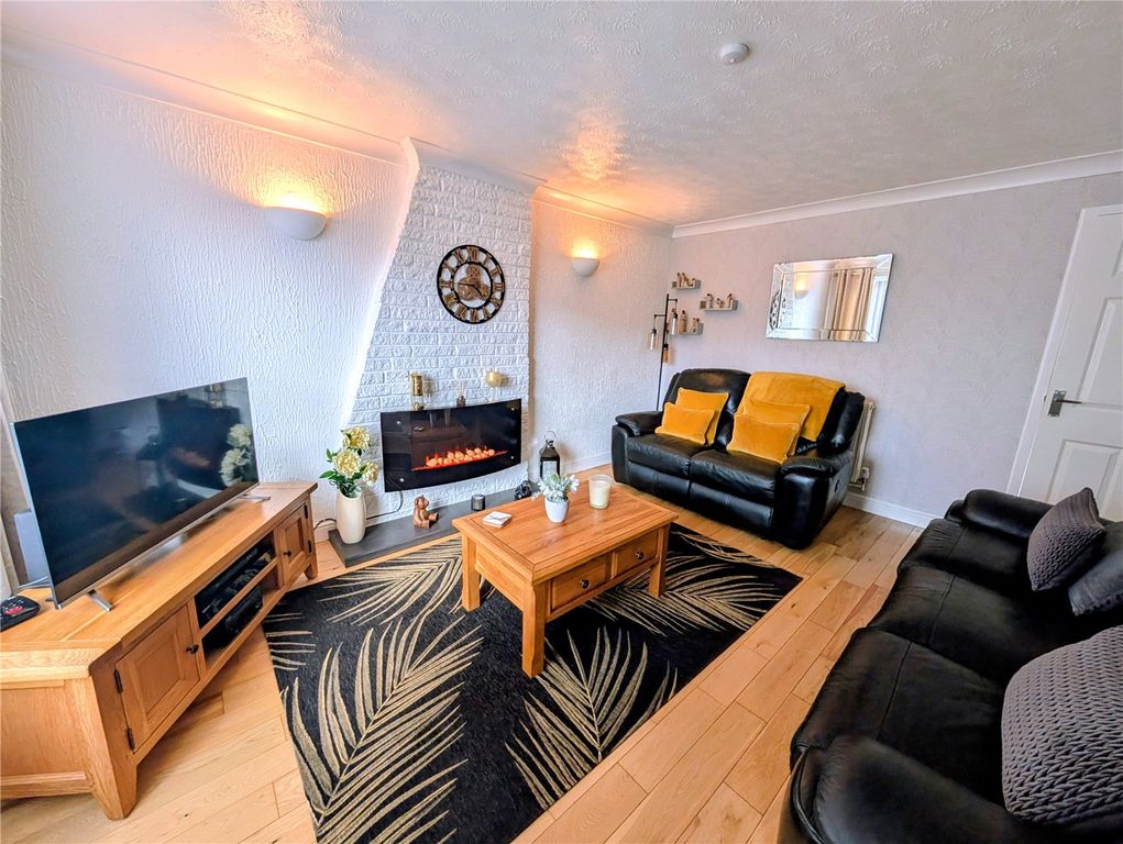 Property photo 2 of 16 Picture No. 11