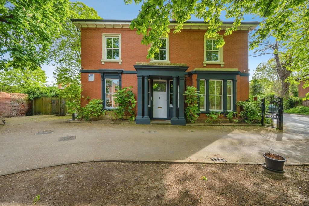Property photo 1 of 19