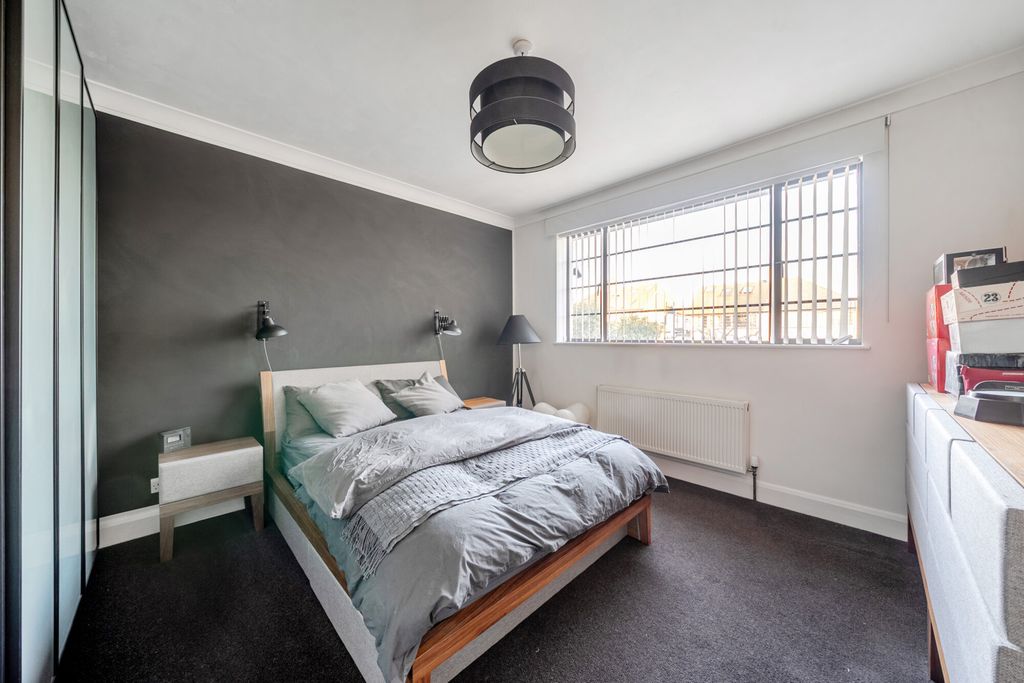 Property photo 3 of 36 1429967-17-69Bb05...