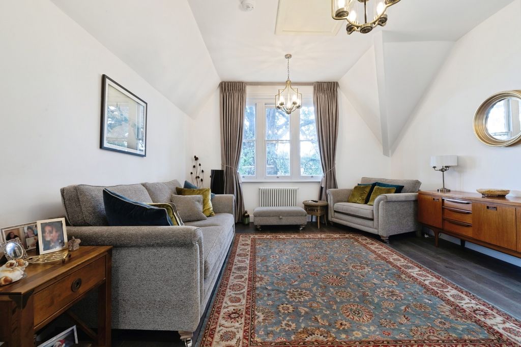Property photo 3 of 19 Pbox-Img.Jpg