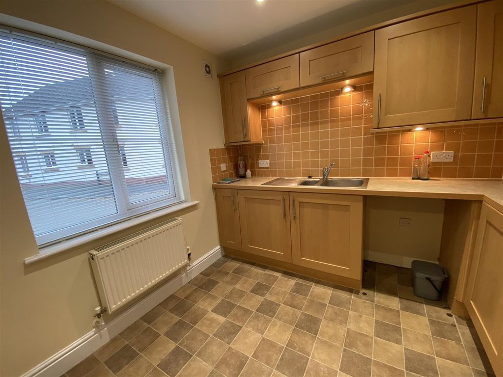 Property photo 3 of 13 Kitchen