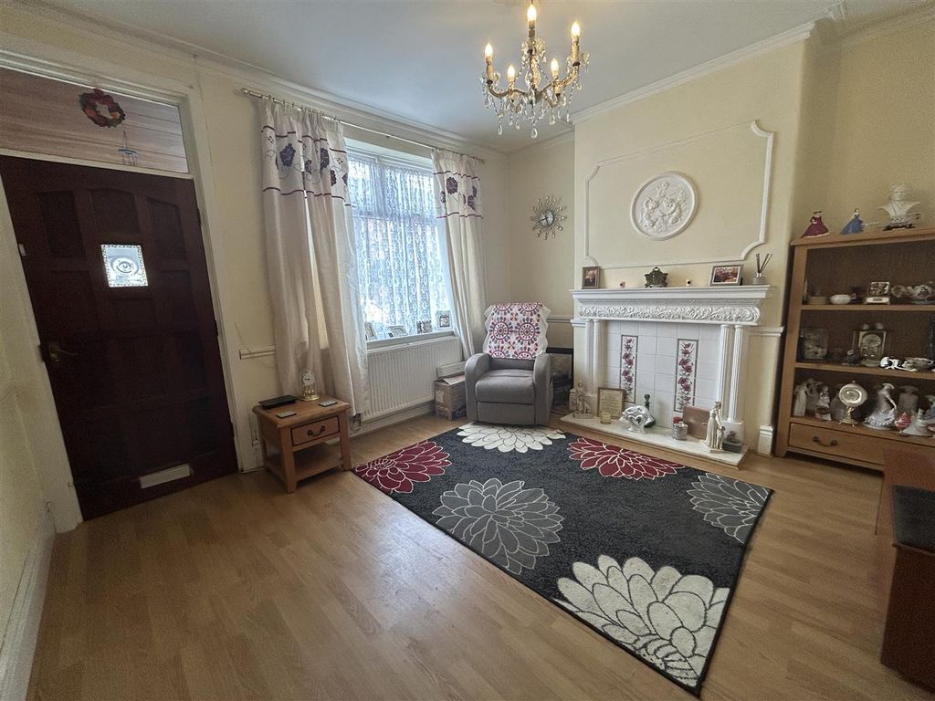 Property photo 2 of 9 21 Manvers - Lounge New .Jpg