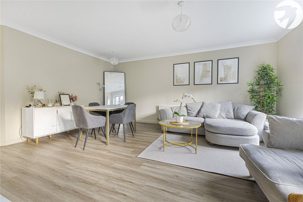 Property photo 3 of 18 Lounge/Dining