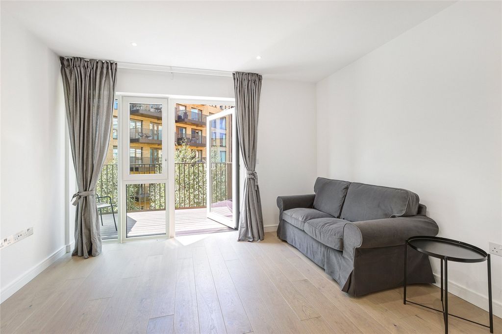 Property photo 2 of 10 Kitchen/Reception