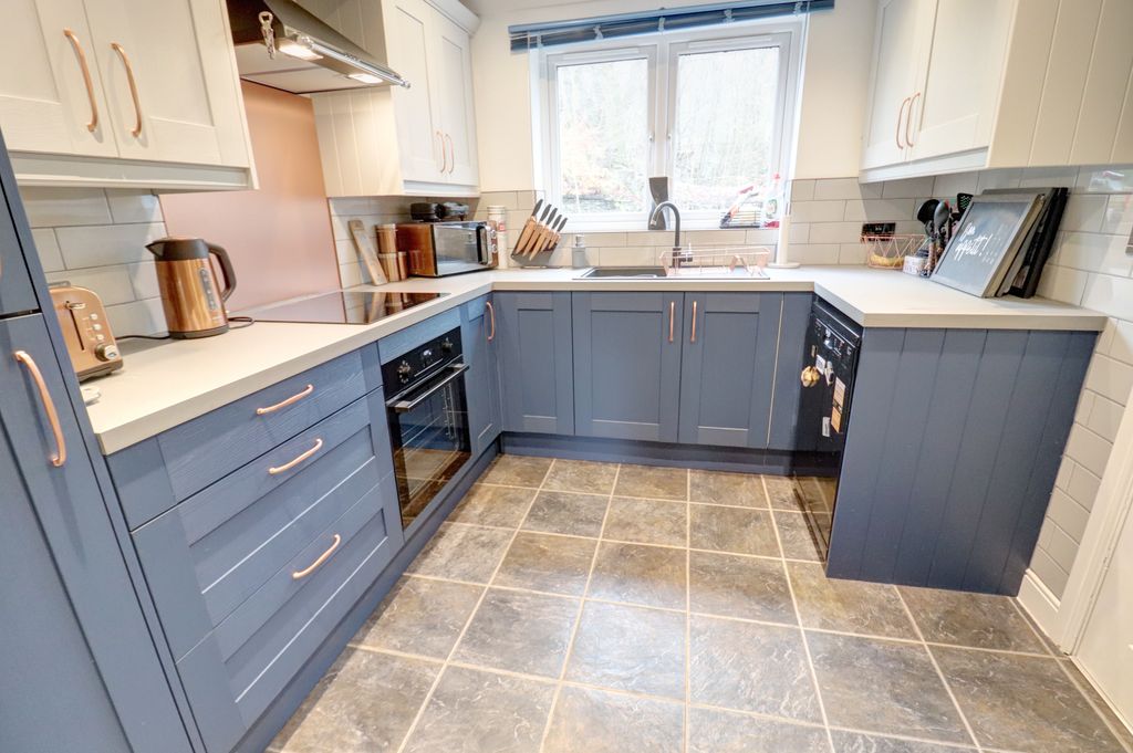 Property photo 3 of 20 8