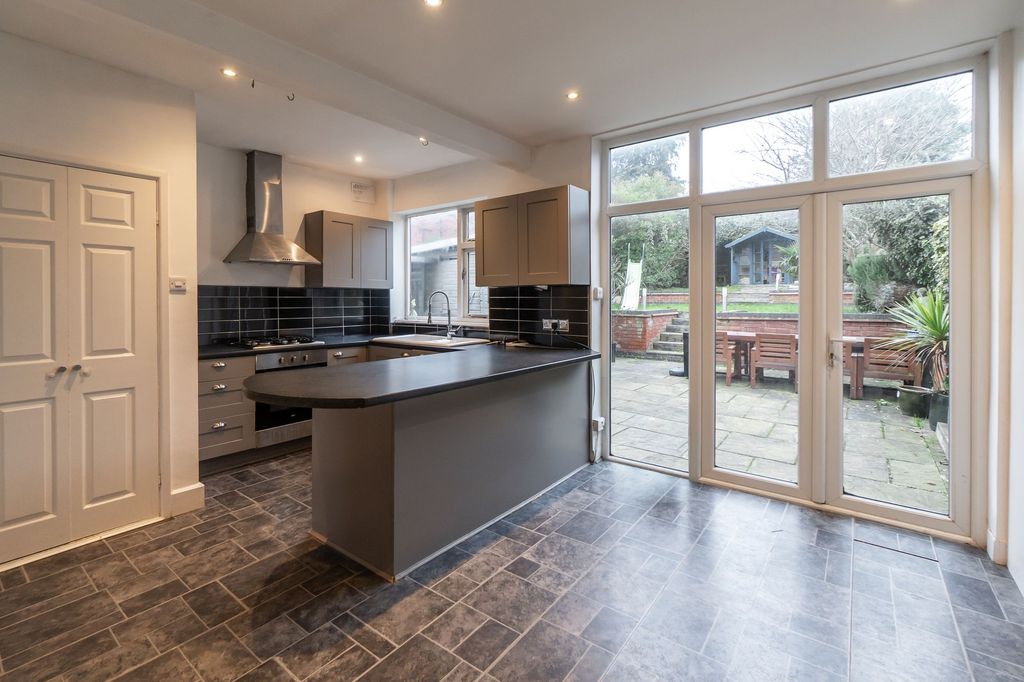 Property photo 2 of 21