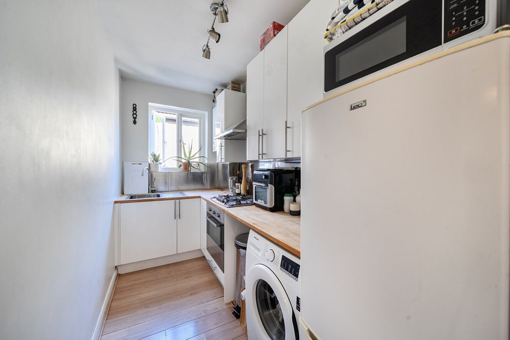 Property photo 3 of 11 1446887-11-69Ef30...