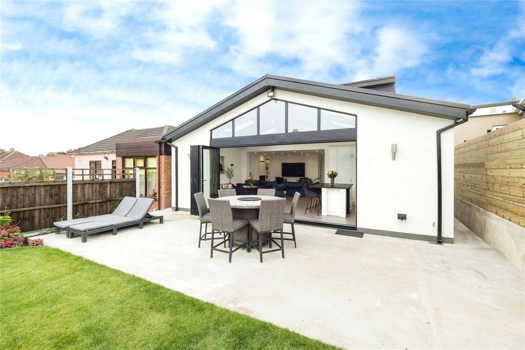 Property photo 1 of 40 Picture No. 36