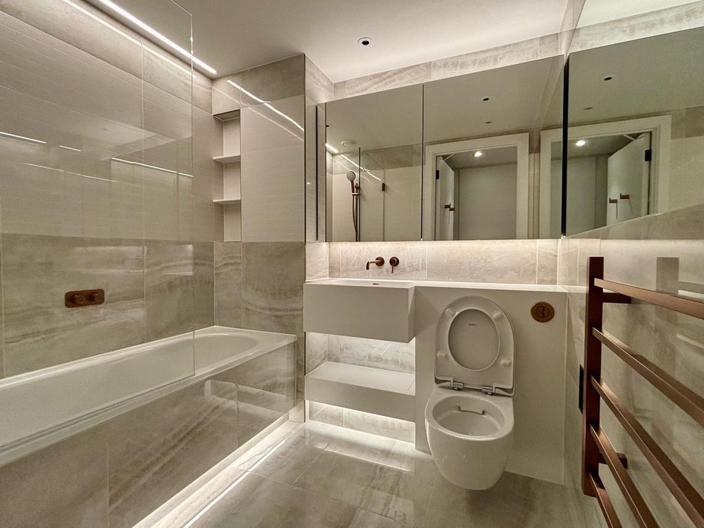 Property photo 3 of 12 Bathroom