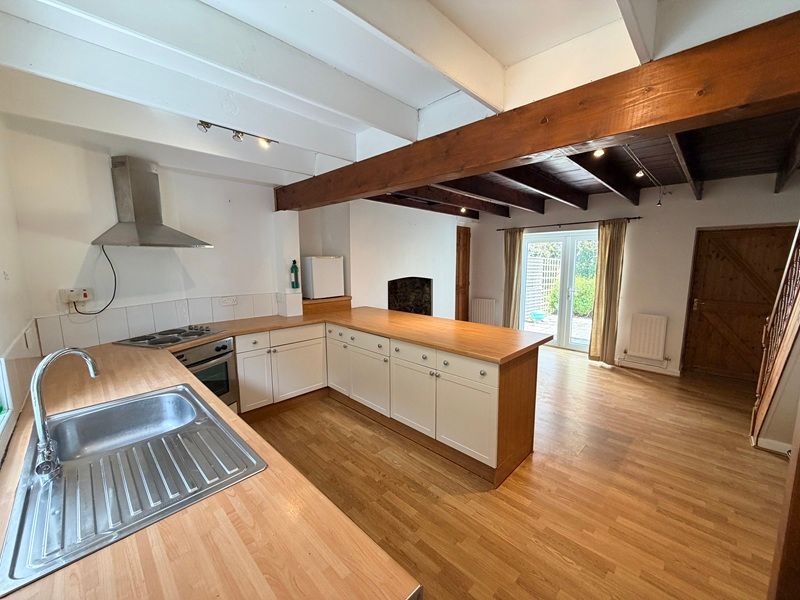 Property photo 2 of 16 Lounge