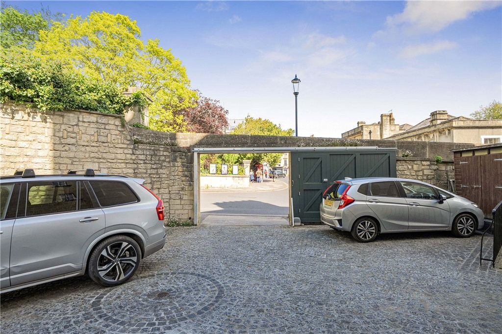 Property photo 3 of 20 Private Parking