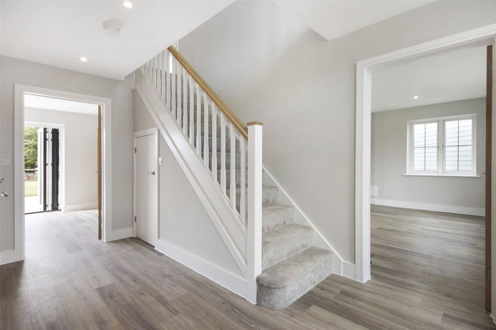 Property photo 2 of 14 Entrance