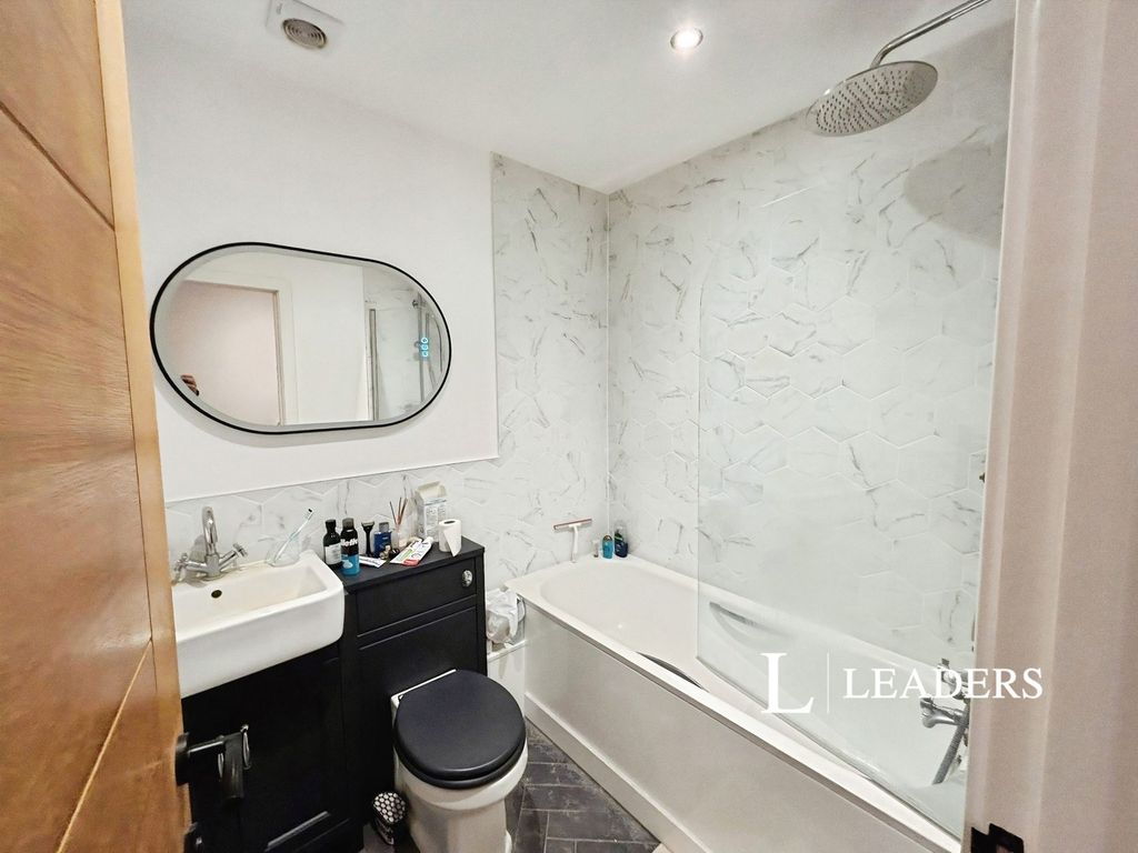 Property photo 3 of 6 Bathroom