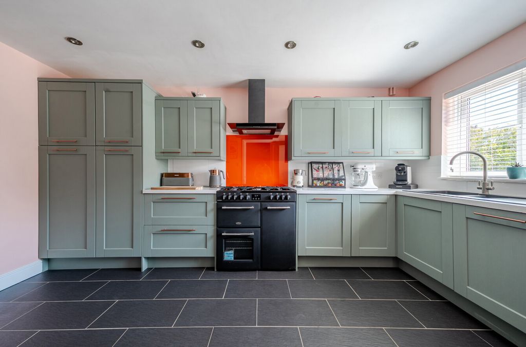 Property photo 3 of 13 1486087-2-6A6Cae3...