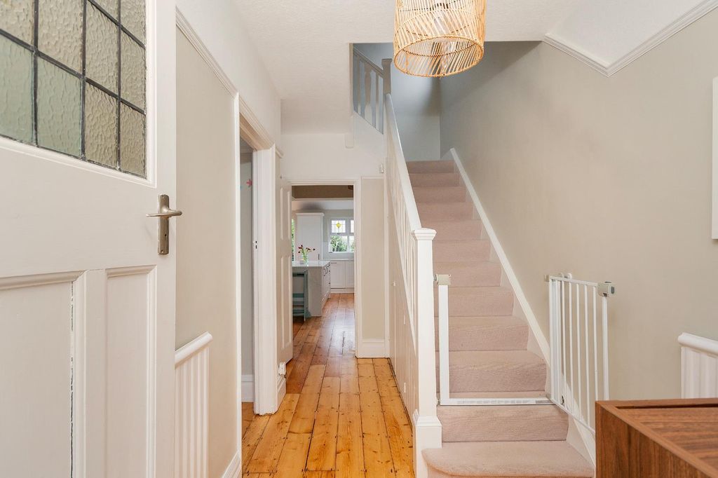 Property photo 3 of 27 5C5Rhd - Hallway C.Jpg