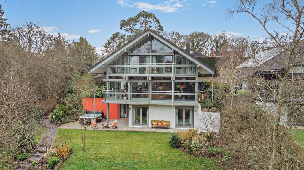 Property photo 1 of 18 Treetops