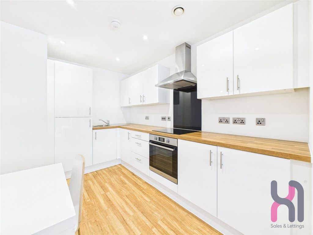 Property photo 3 of 13 Picture No. 11