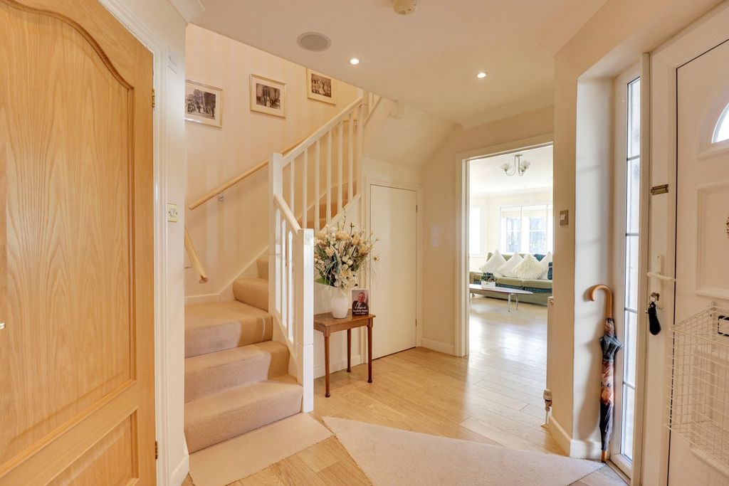 Property photo 3 of 21