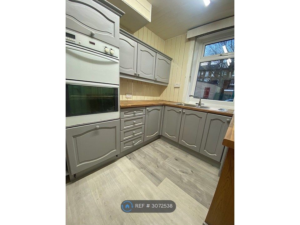 Property photo 2 of 6 Kitchen