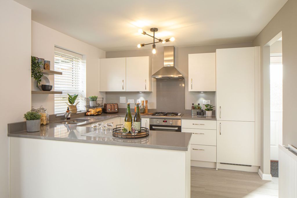 Property photo 2 of 10 Kitchen