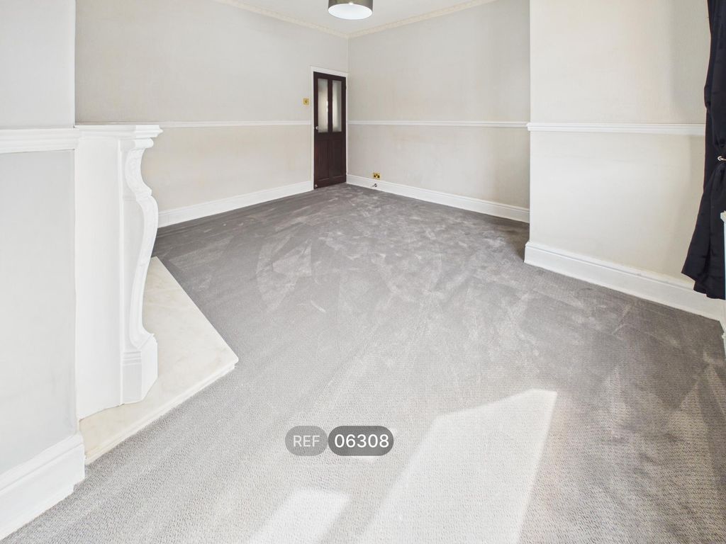 Property photo 3 of 13 Living Room