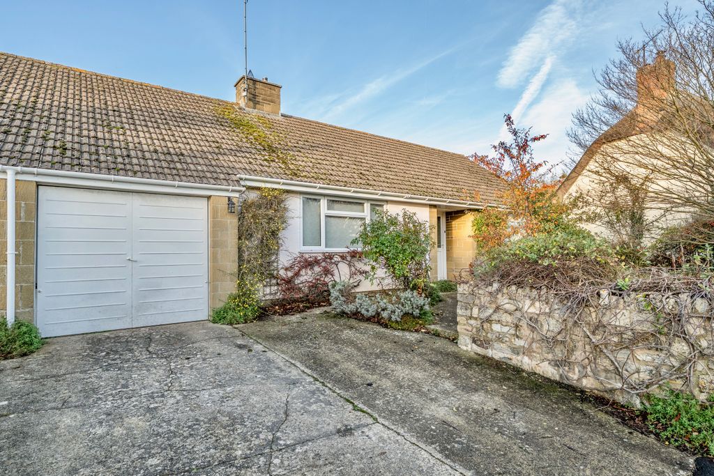 Property photo 1 of 19 .