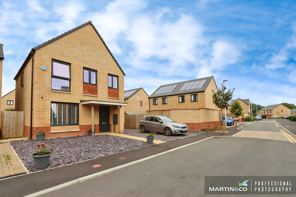 Property photo 1 of 32