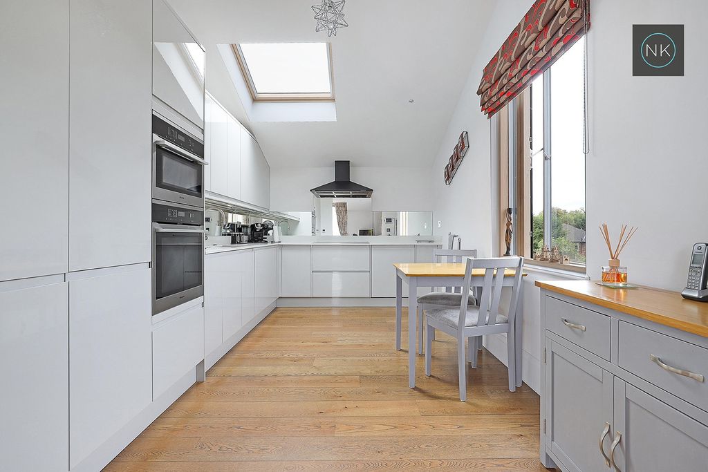 Property photo 2 of 30 4449061