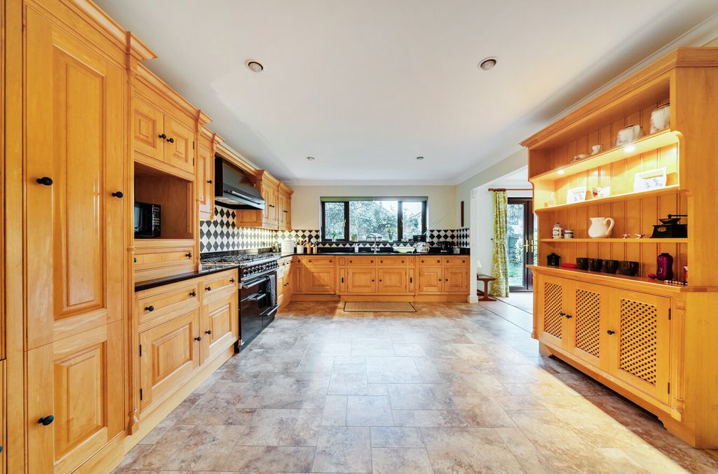 Property photo 3 of 19 1404835-10-6981d0...